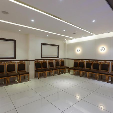 Hotel Ashray Inn Express Ahmedabad Bagian luar foto