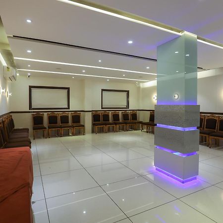 Hotel Ashray Inn Express Ahmedabad Bagian luar foto