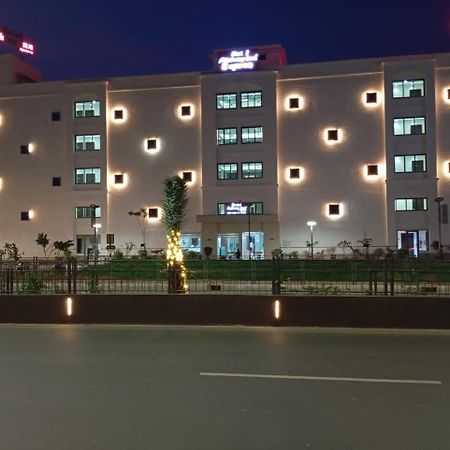 Hotel Ashray Inn Express Ahmedabad Bagian luar foto