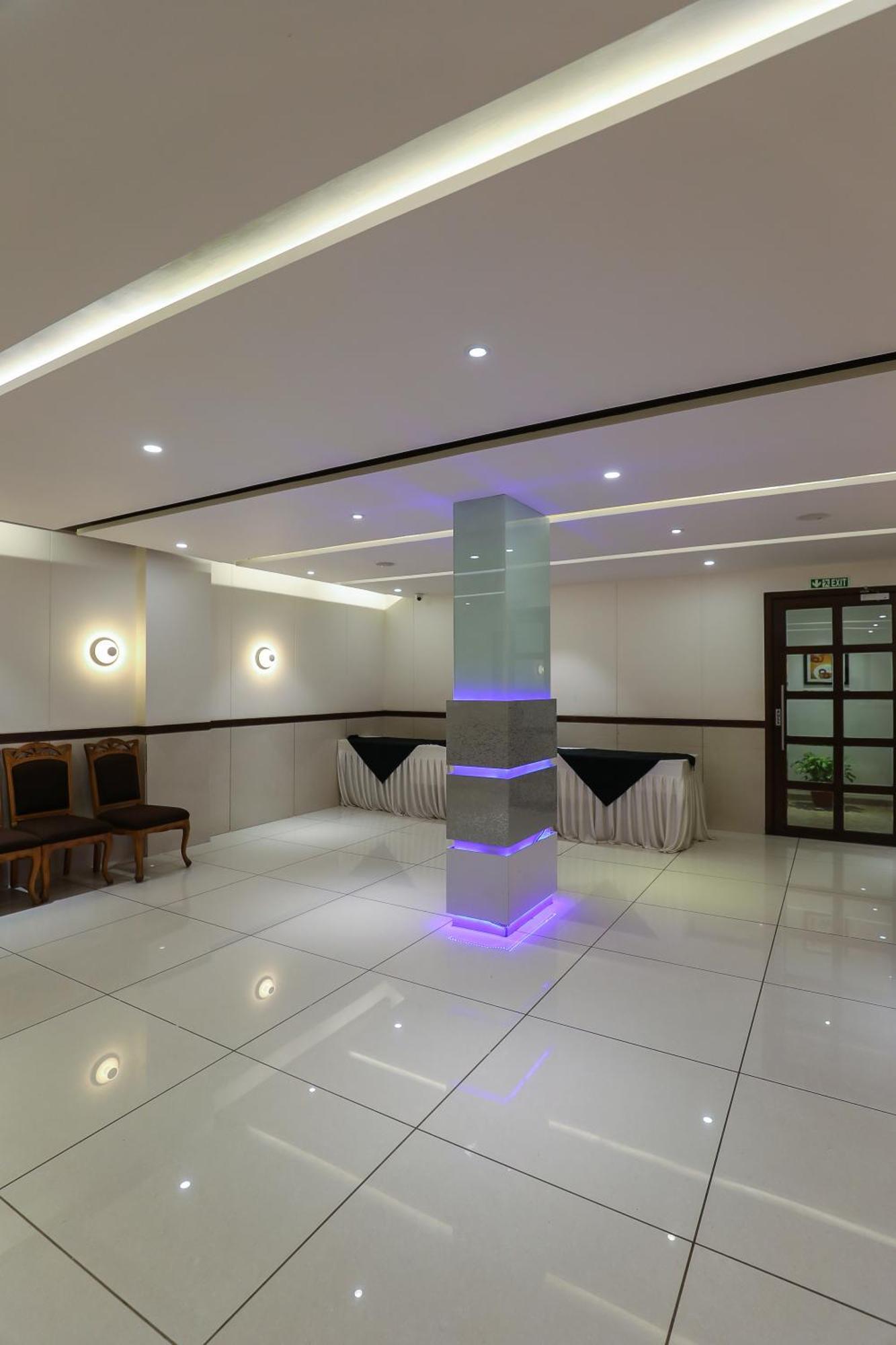 Hotel Ashray Inn Express Ahmedabad Bagian luar foto