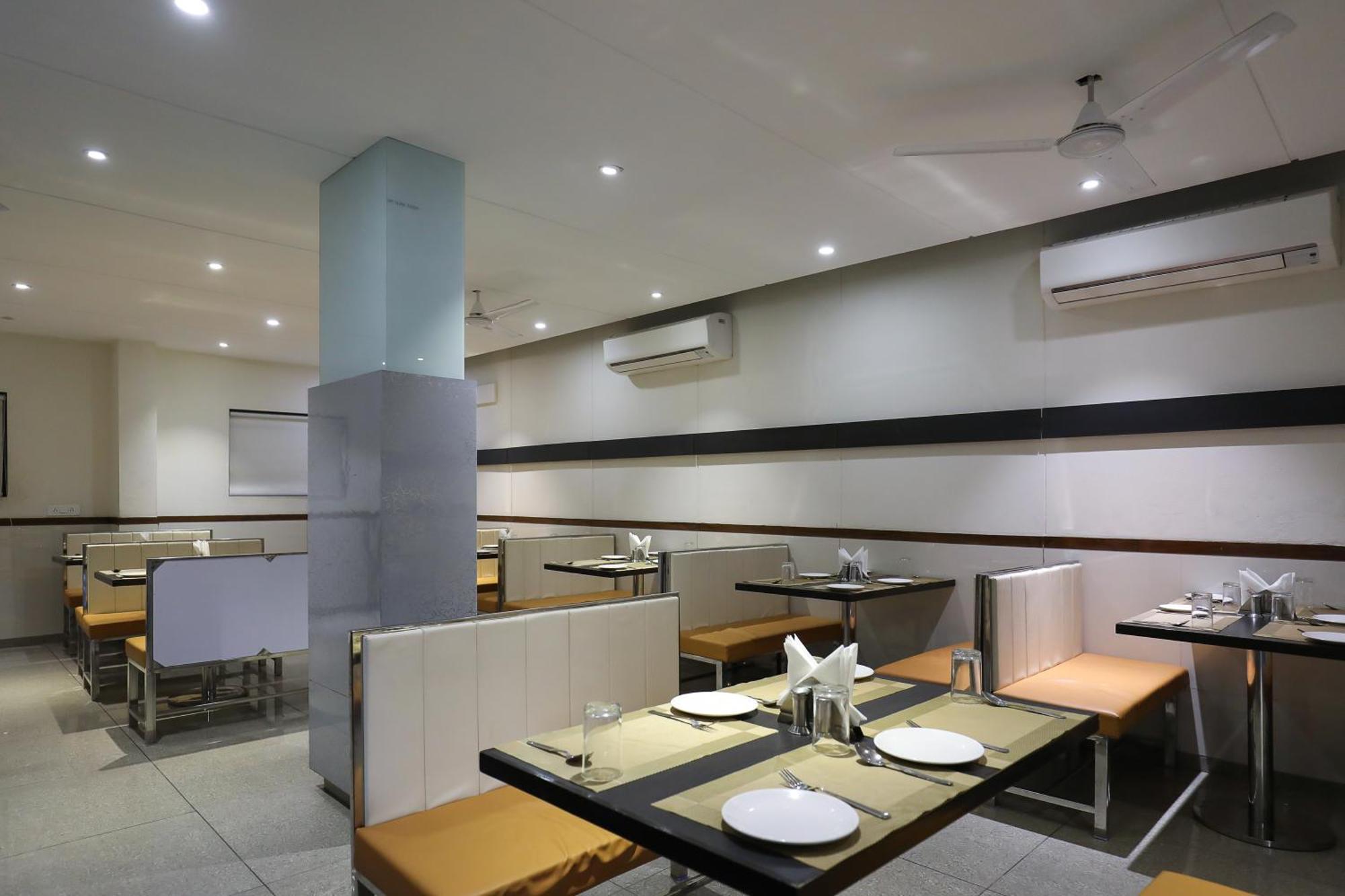 Hotel Ashray Inn Express Ahmedabad Bagian luar foto