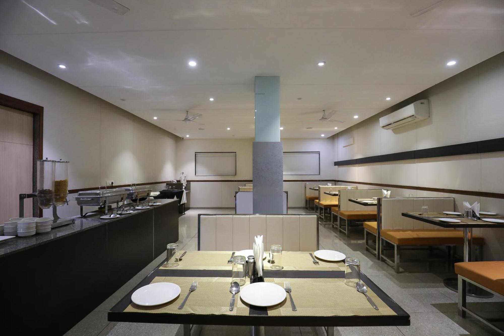Hotel Ashray Inn Express Ahmedabad Bagian luar foto
