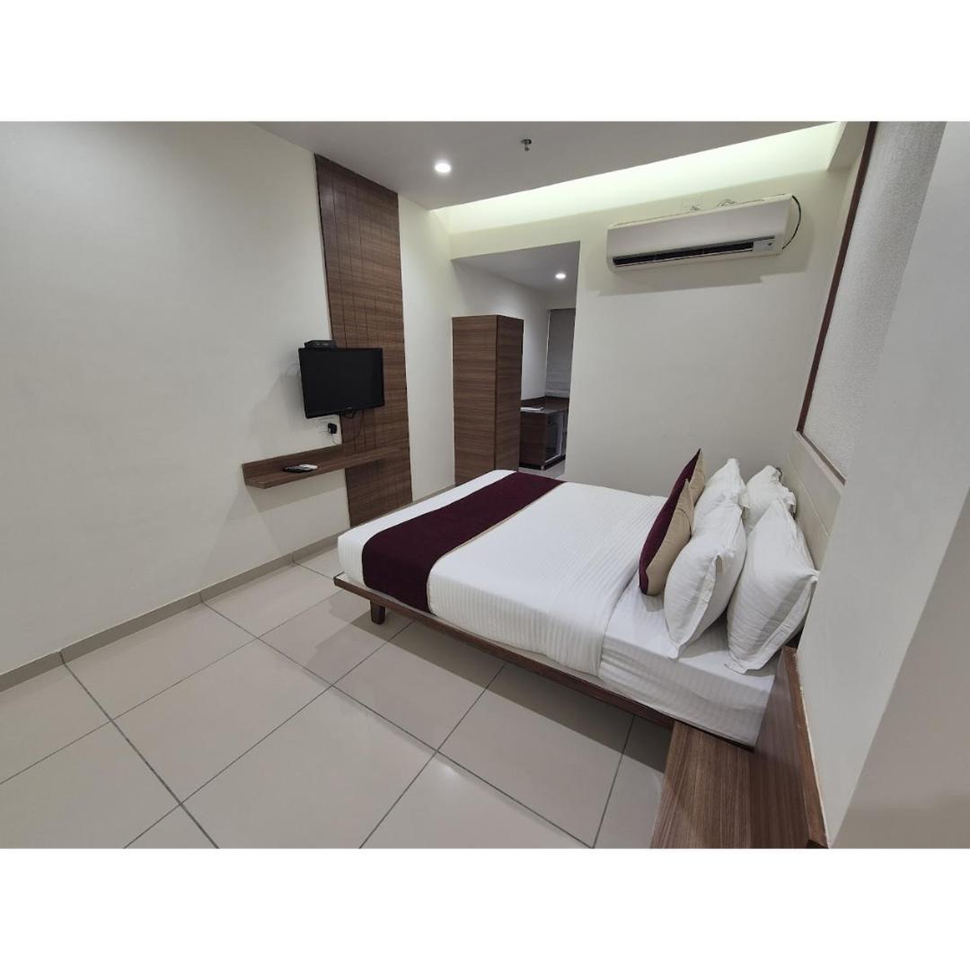 Hotel Ashray Inn Express Ahmedabad Bagian luar foto