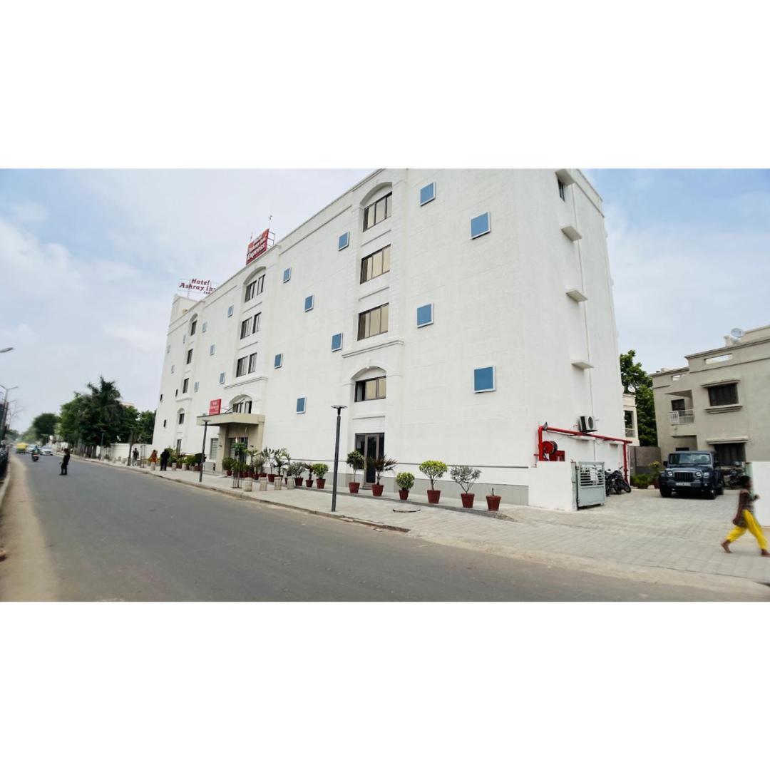 Hotel Ashray Inn Express Ahmedabad Bagian luar foto