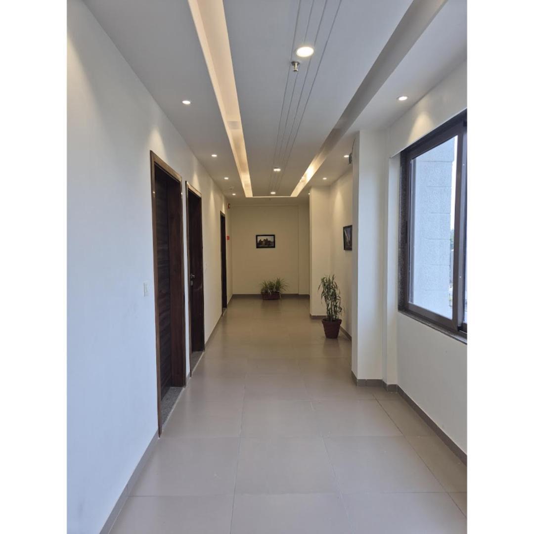 Hotel Ashray Inn Express Ahmedabad Bagian luar foto