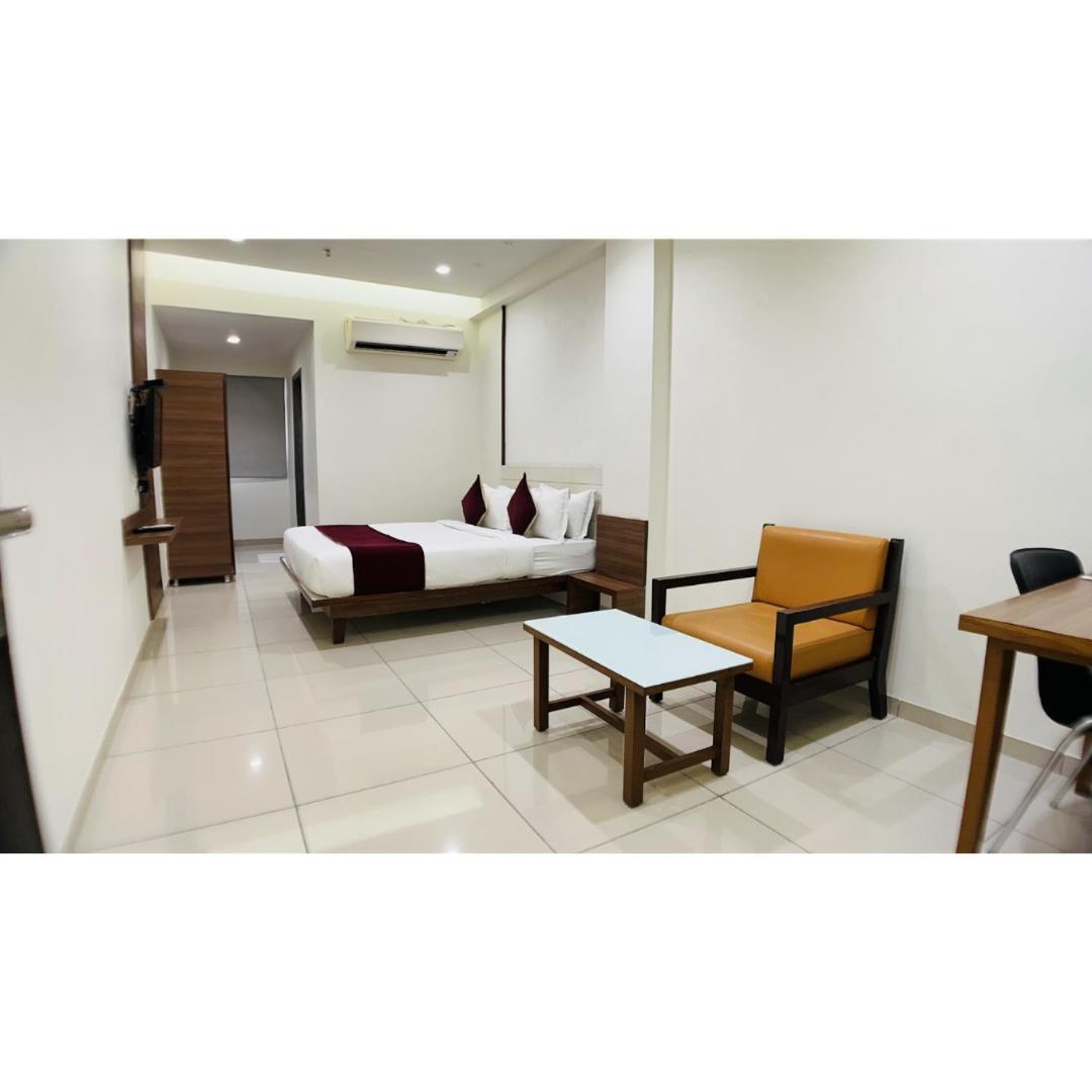 Hotel Ashray Inn Express Ahmedabad Bagian luar foto