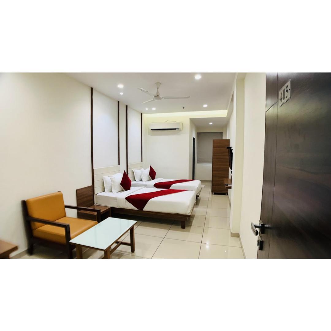 Hotel Ashray Inn Express Ahmedabad Bagian luar foto