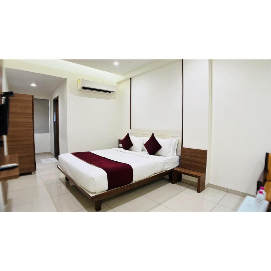 Hotel Ashray Inn Express Ahmedabad Bagian luar foto