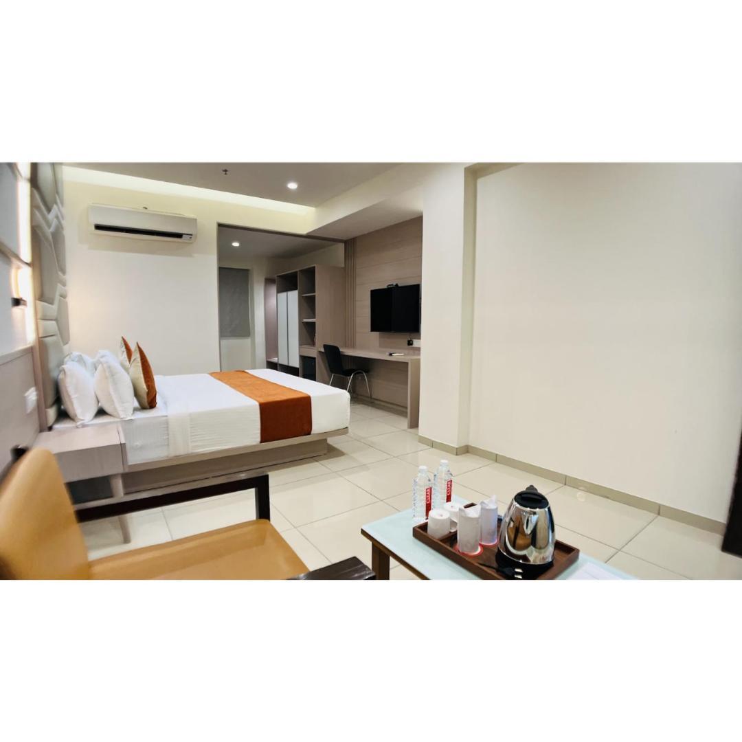 Hotel Ashray Inn Express Ahmedabad Bagian luar foto