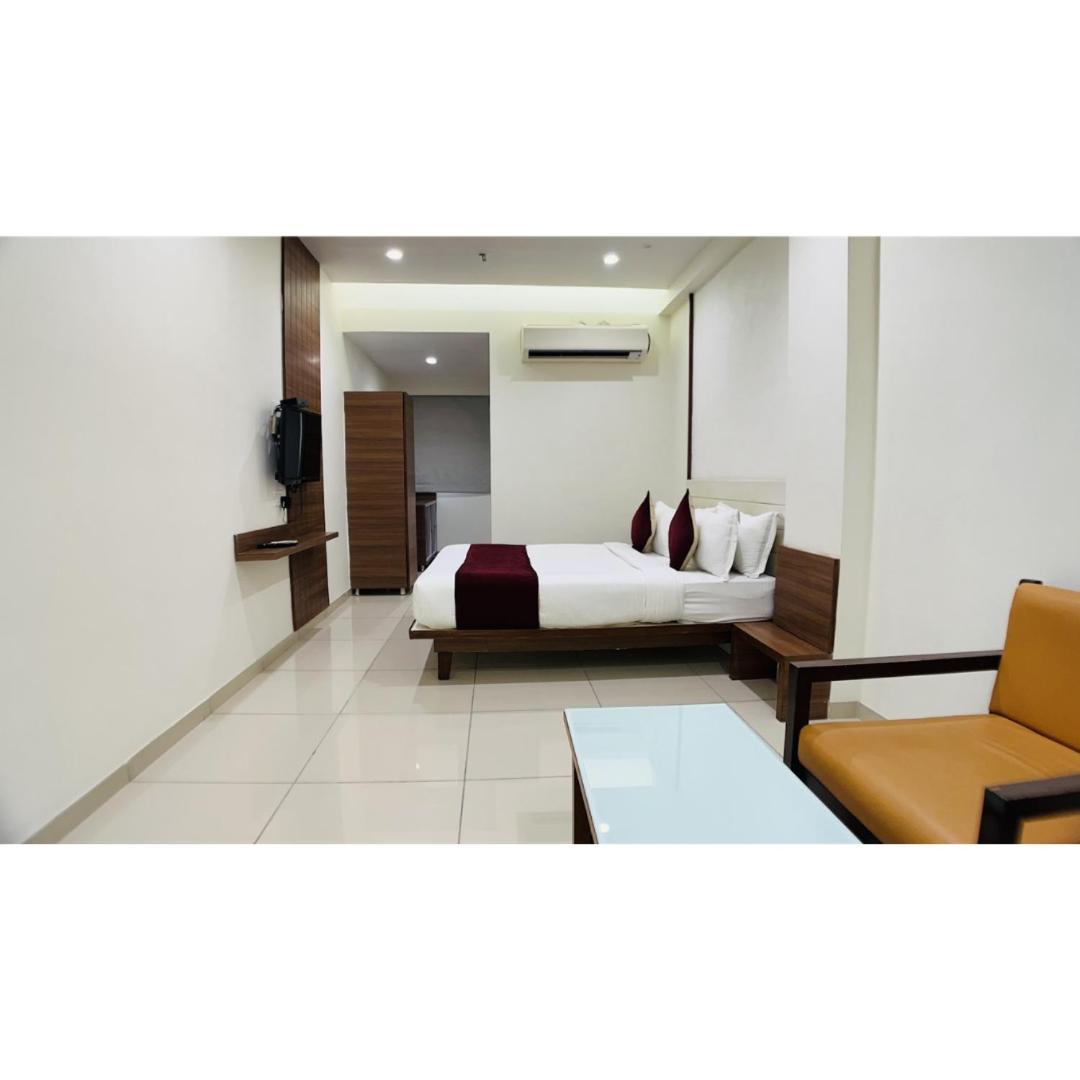 Hotel Ashray Inn Express Ahmedabad Bagian luar foto