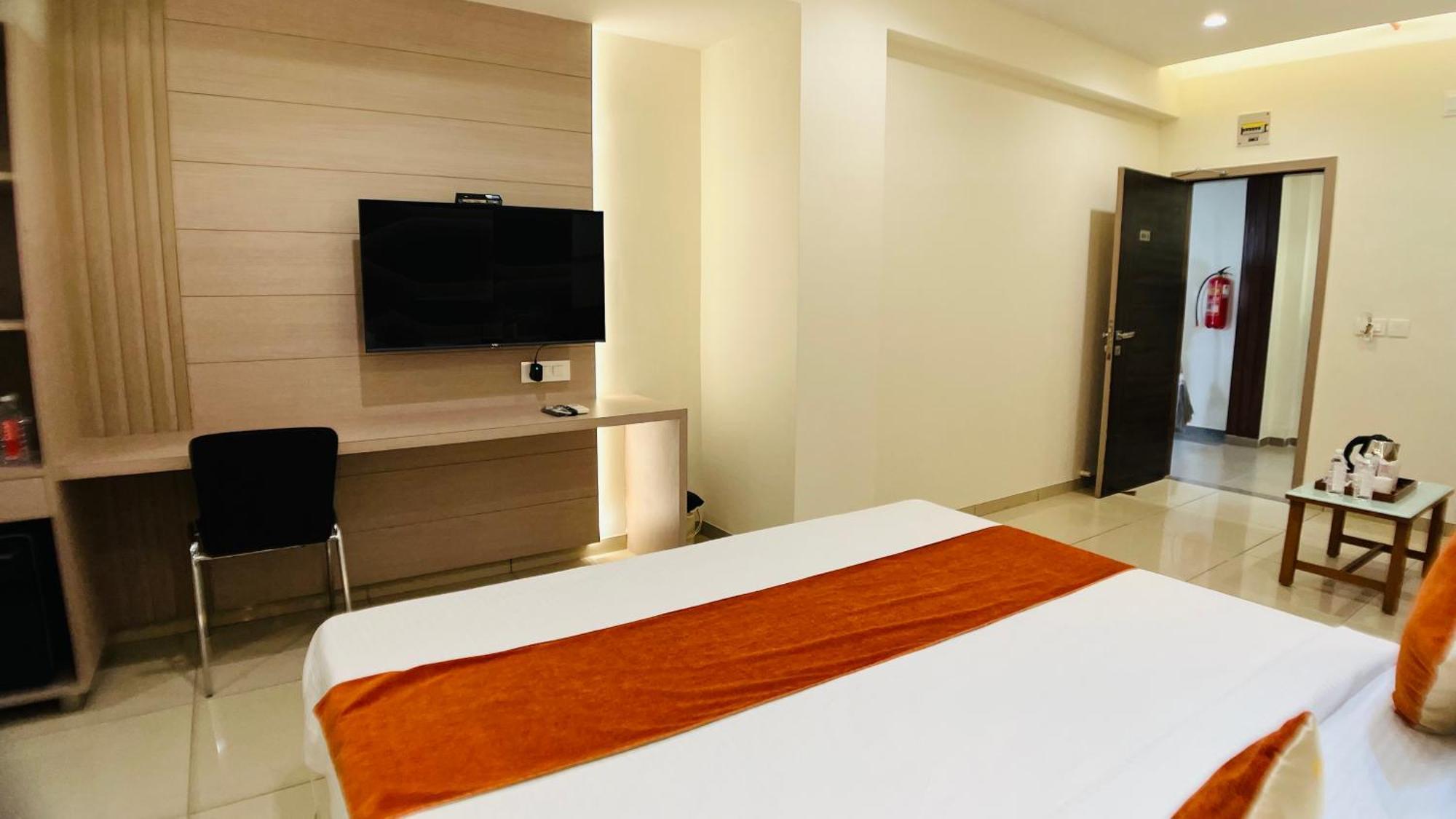 Hotel Ashray Inn Express Ahmedabad Bagian luar foto