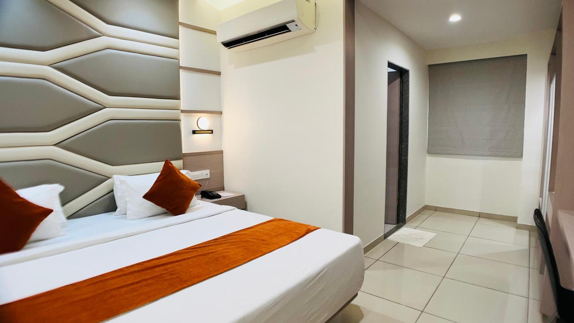 Hotel Ashray Inn Express Ahmedabad Bagian luar foto