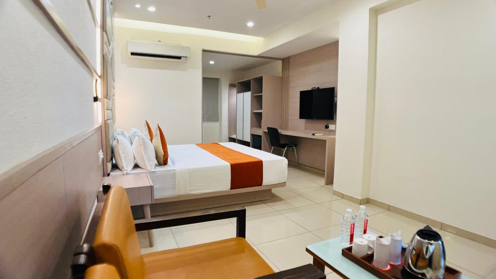 Hotel Ashray Inn Express Ahmedabad Bagian luar foto