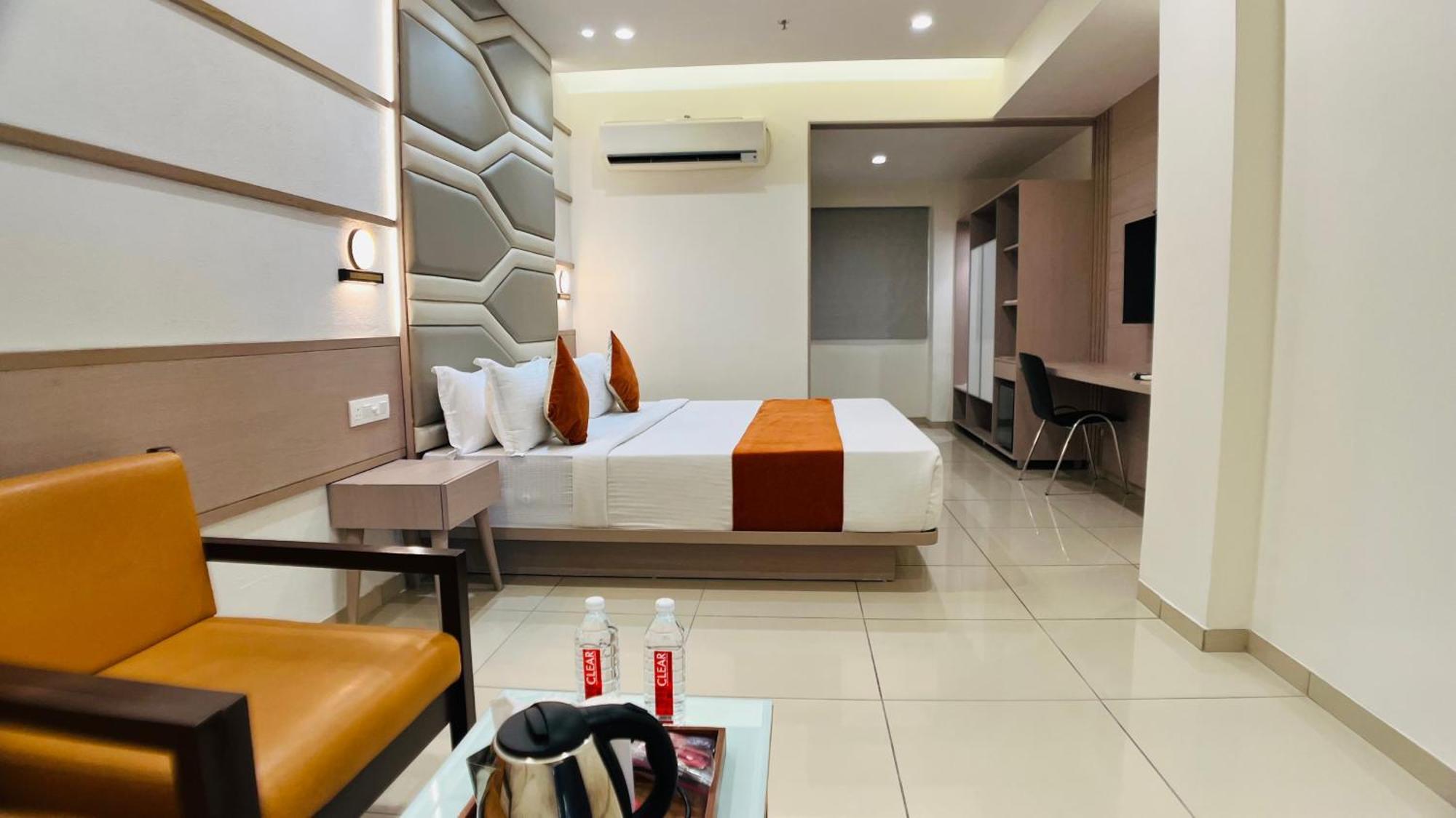 Hotel Ashray Inn Express Ahmedabad Bagian luar foto