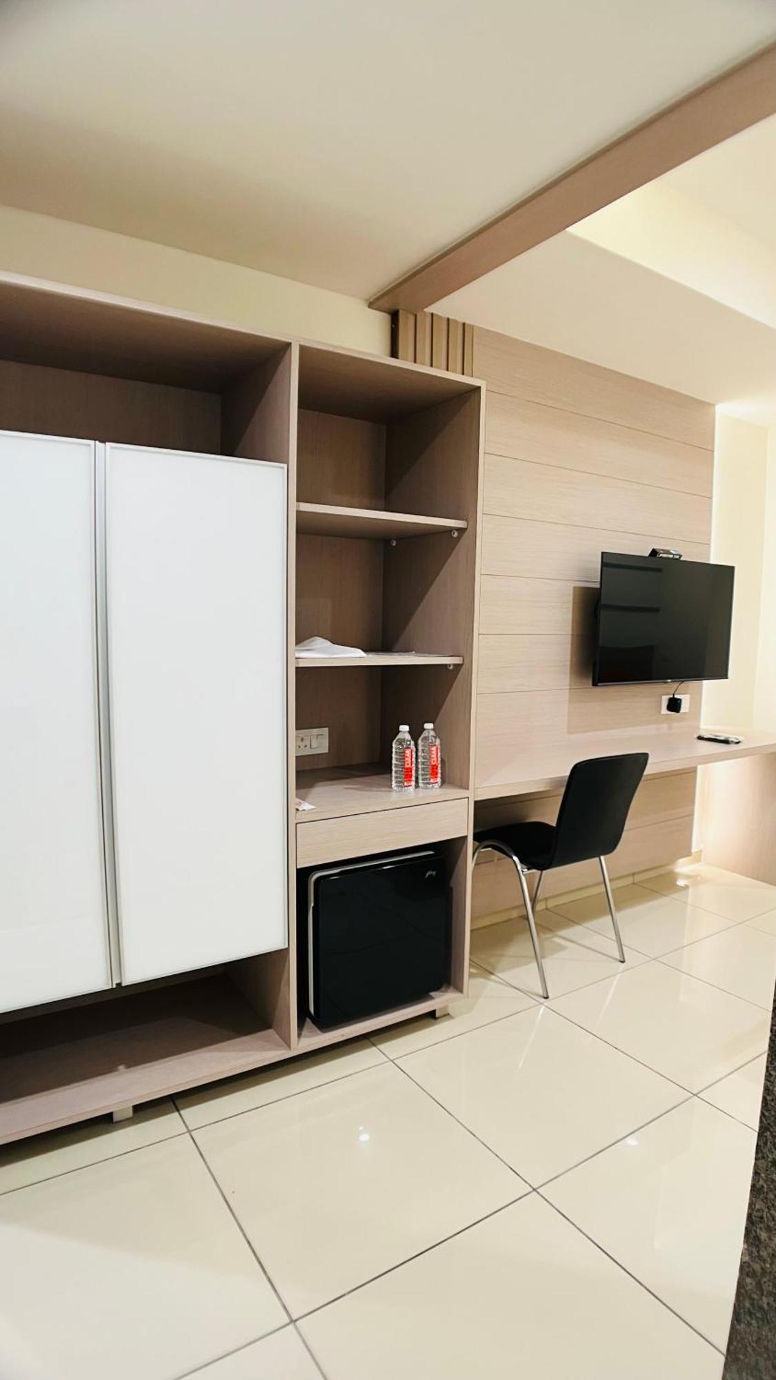 Hotel Ashray Inn Express Ahmedabad Bagian luar foto