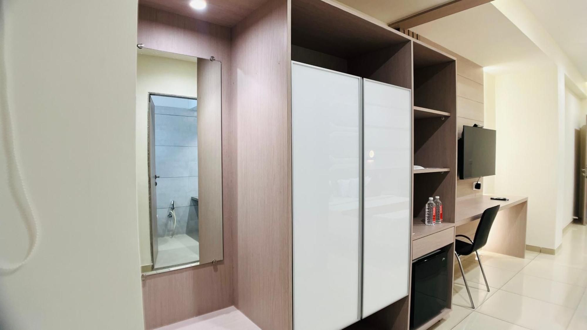 Hotel Ashray Inn Express Ahmedabad Bagian luar foto