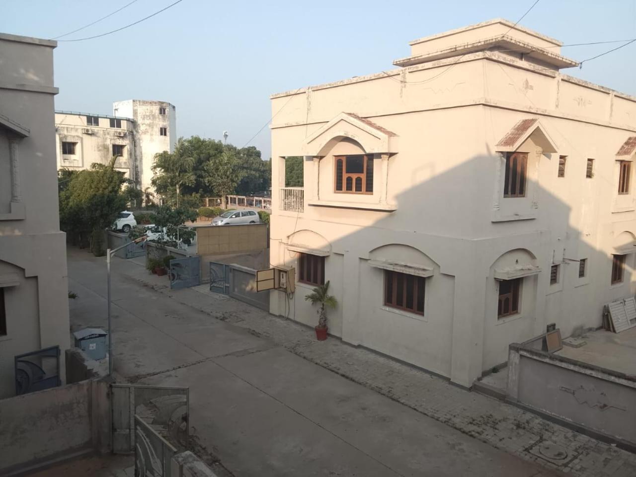 Hotel Ashray Inn Express Ahmedabad Bagian luar foto