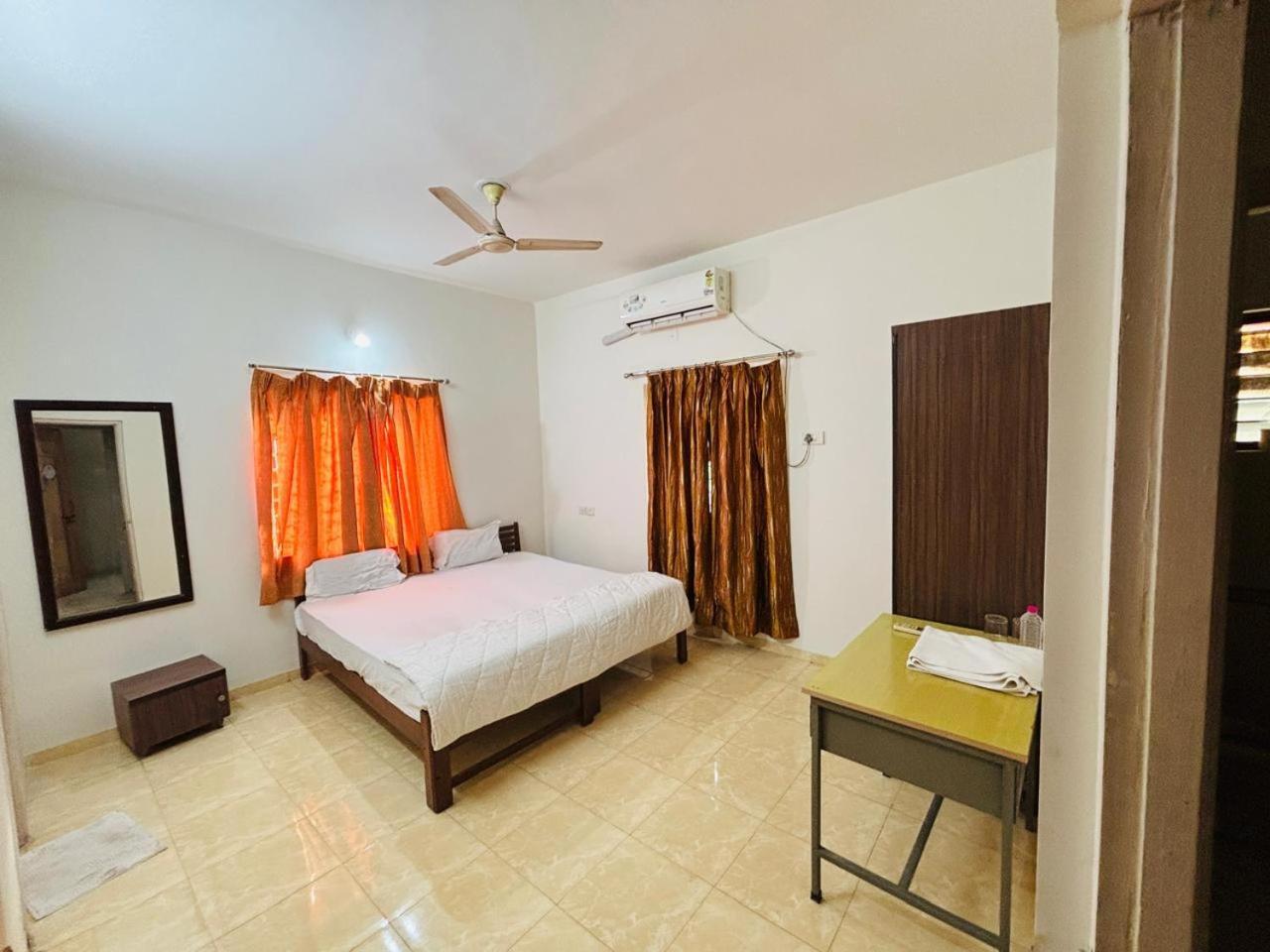 Hotel Ashray Inn Express Ahmedabad Bagian luar foto